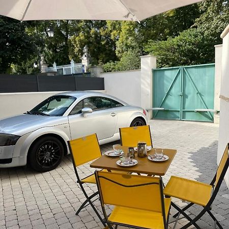 L'Archeveche : Au Pied De La Cathedrale Apartment Bourges Bagian luar foto